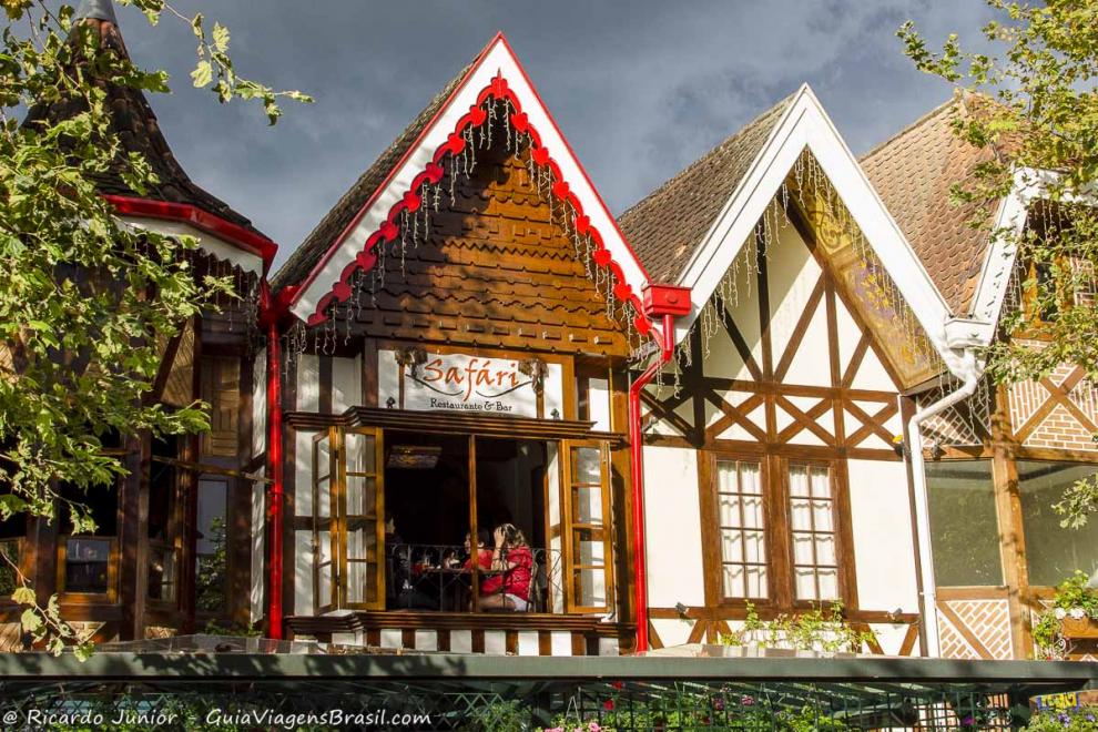 Imagem da fachada de restaurantes charmosos de Campo do Jordão.